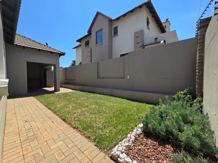 To Let 3 Bedroom Property for Rent in Melodie North West